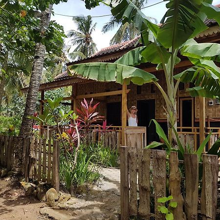 Red Island Bungalows Pasanggaran Exteriér fotografie