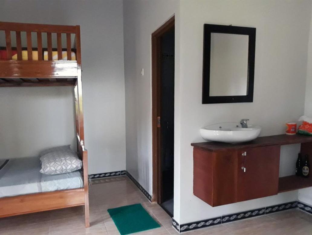 Red Island Bungalows Pasanggaran Pokoj fotografie