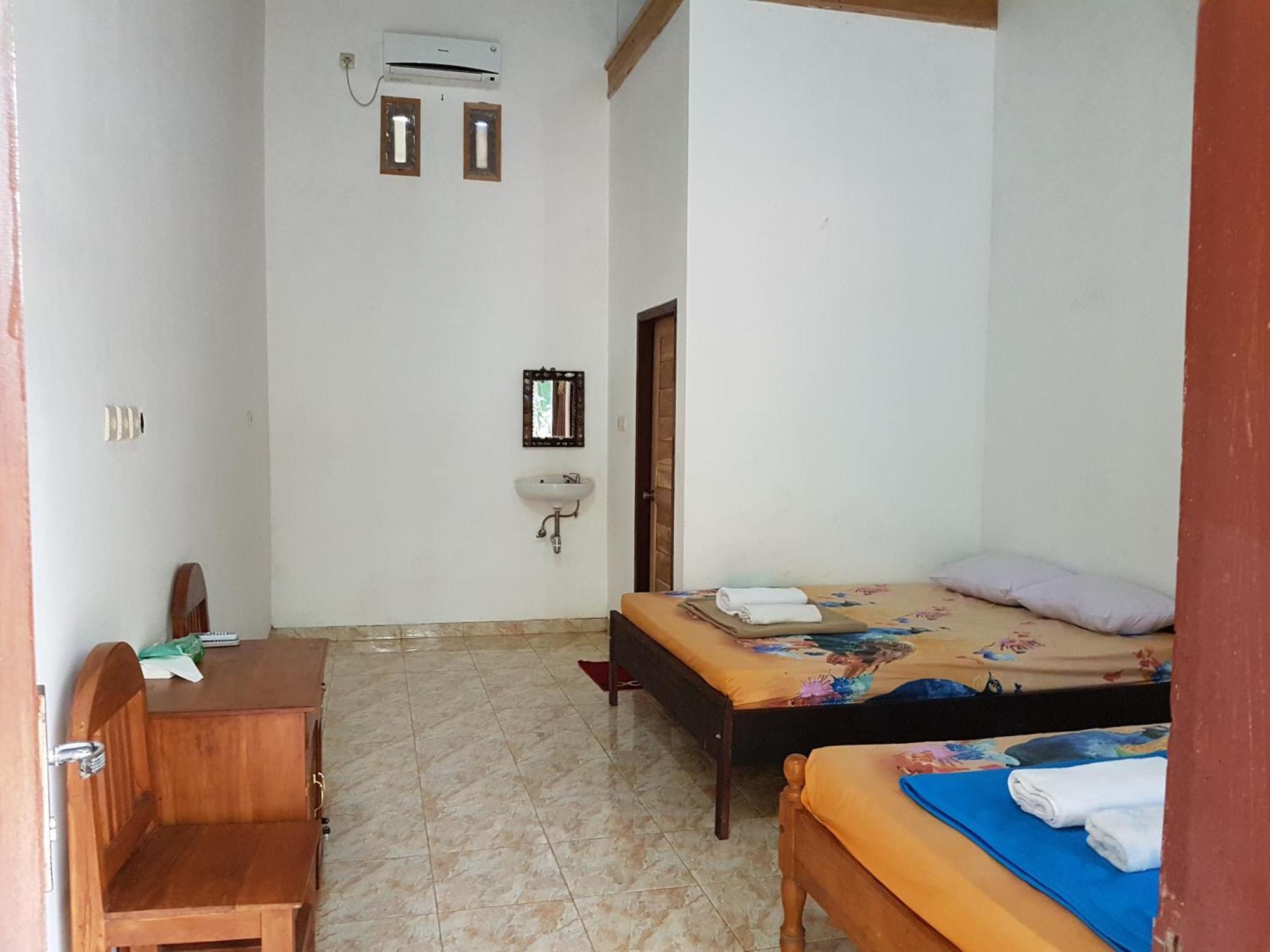 Red Island Bungalows Pasanggaran Pokoj fotografie