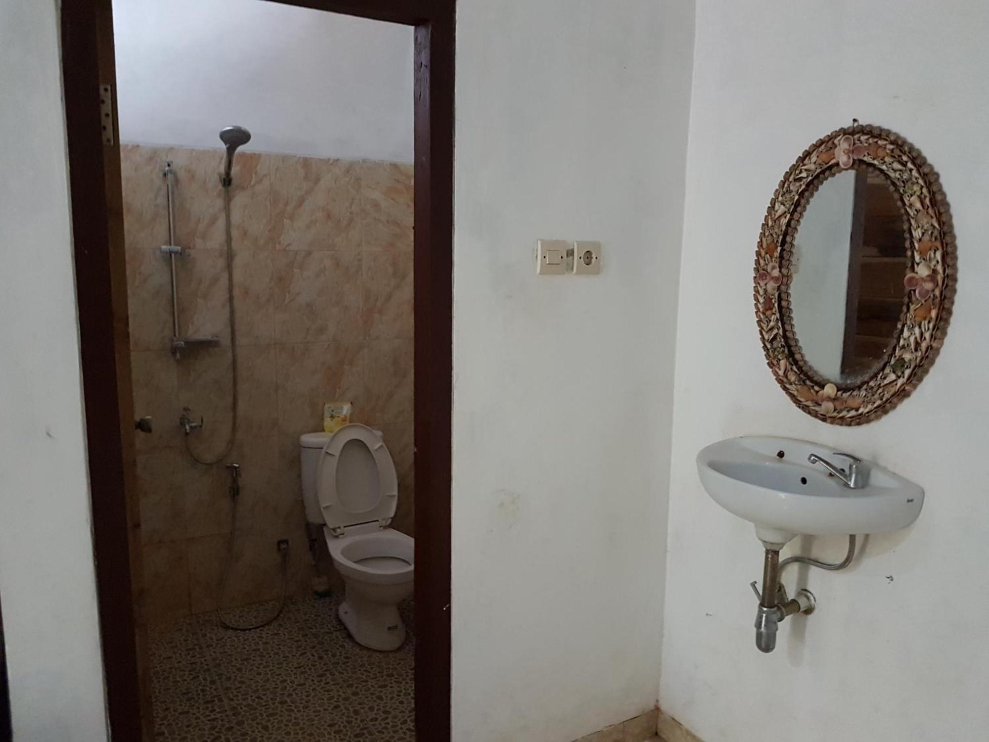 Red Island Bungalows Pasanggaran Pokoj fotografie