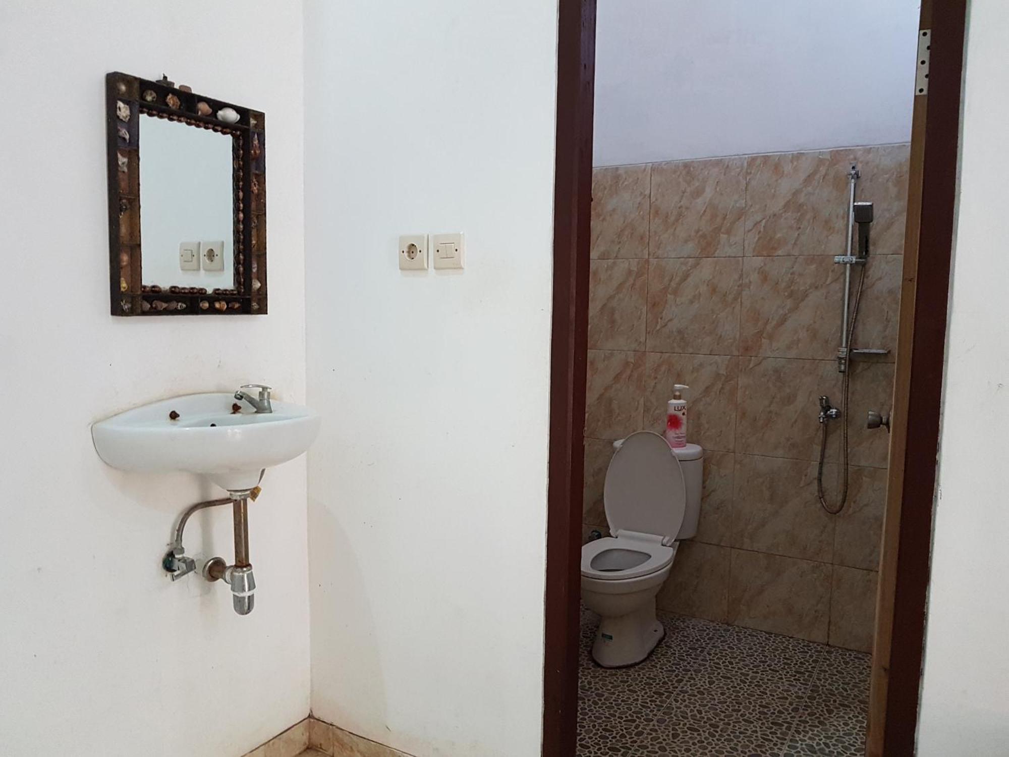 Red Island Bungalows Pasanggaran Pokoj fotografie