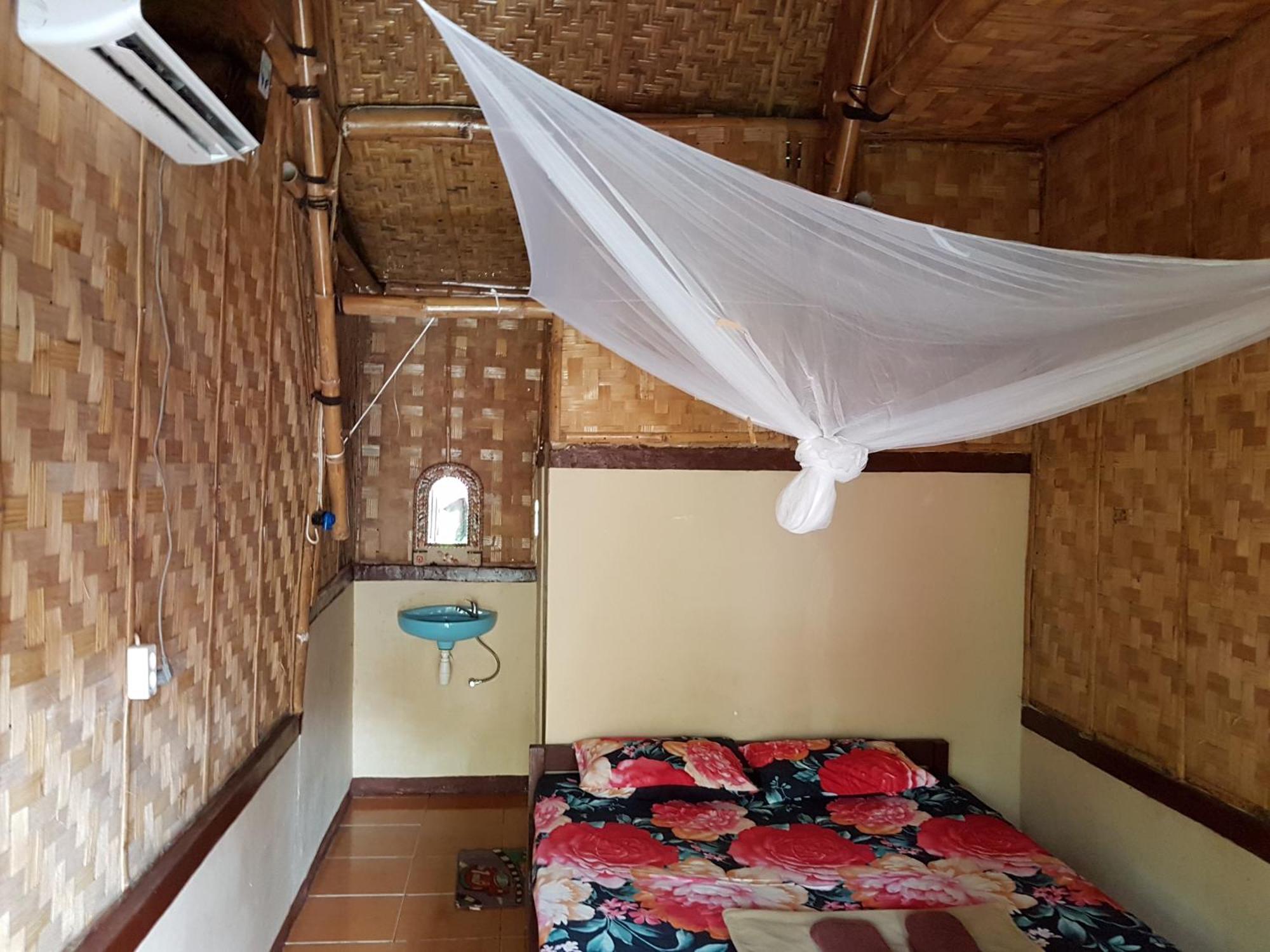 Red Island Bungalows Pasanggaran Pokoj fotografie
